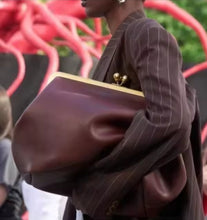 Load image into Gallery viewer, Claire Kiss Bag/Clutch
