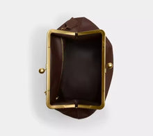 Load image into Gallery viewer, Claire Kiss Bag/Clutch
