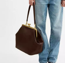 Load image into Gallery viewer, Claire Kiss Bag/Clutch
