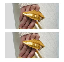 Load image into Gallery viewer, Lip Rhinestone Ring
