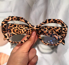 Load image into Gallery viewer, Shelia Leopard Glasses
